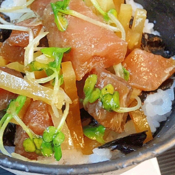 マグロ好きなら☆　〆のご飯「トロたく丼」